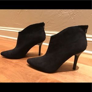 EUC Carlos Santana black pointed toe ankle boot 8